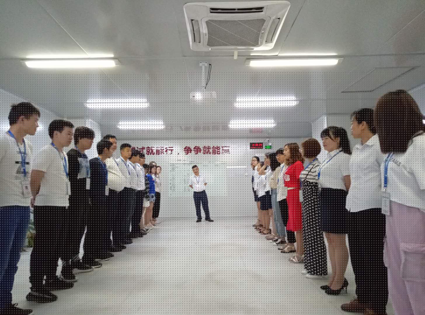 小銘打樣銷售快速增長、運(yùn)營(yíng)及一線員工團(tuán)隊(duì)晨會(huì)